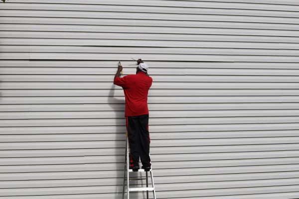 Cost of Siding Reattachment in Olathe